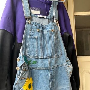 Cute Jean Bibs was women’s size medium run more like a small.